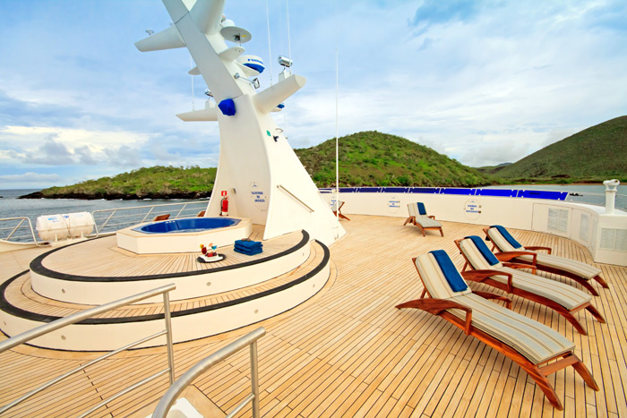 Sun deck with Jacuzzi